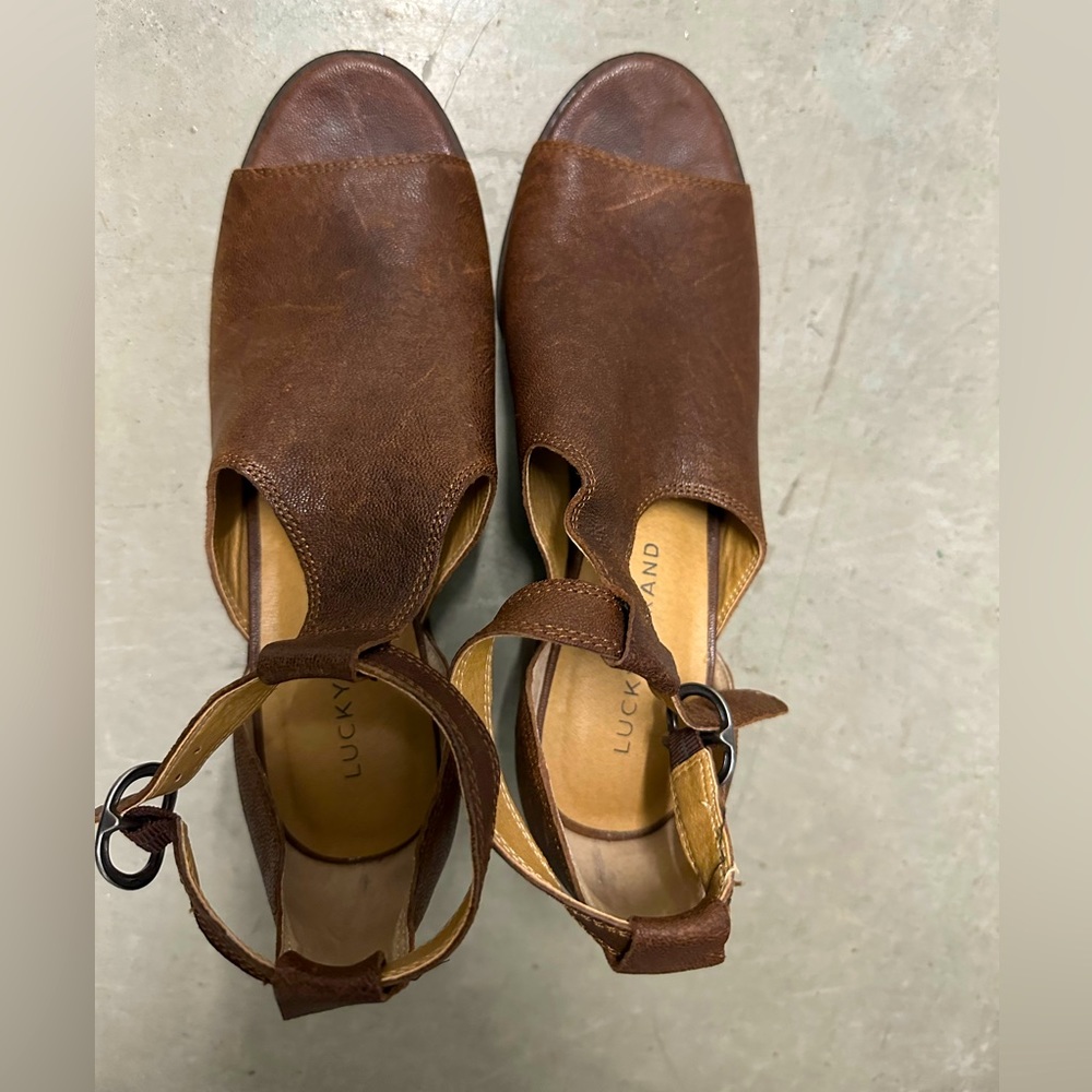Lucky Brand chunky heel sandal with T ankle strap